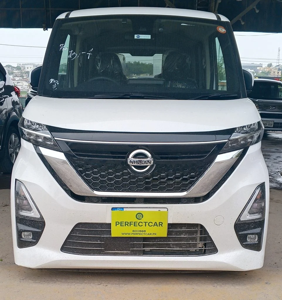 Nissan Highway Star Roox 2021 White