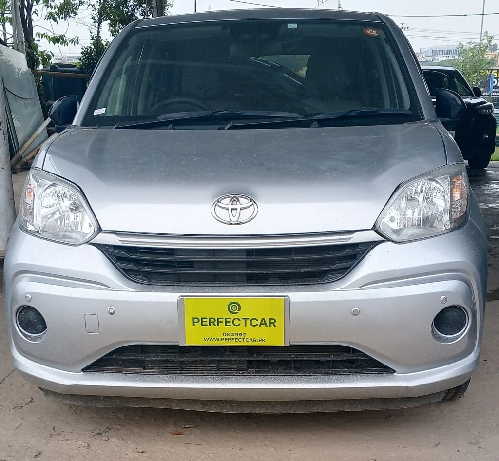 Toyota Passo 2023 Silver